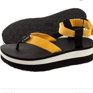 Teva Flatform sandal size 7